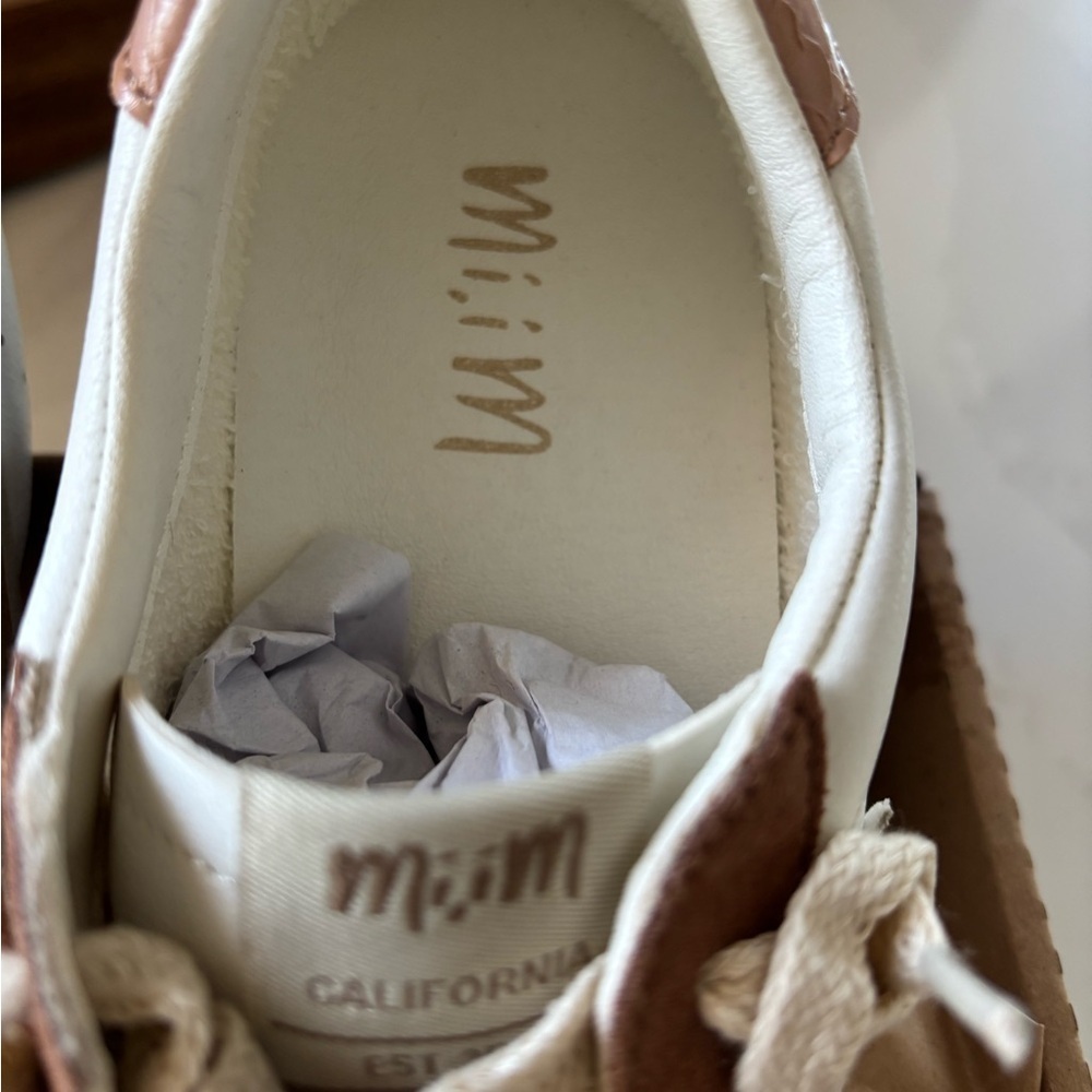 Mi,iM White and Taupe Star Sneakers in size 7.5 . New still in box - Picture 13 of 13